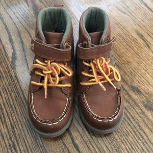 Carter’s little boy boots size 8